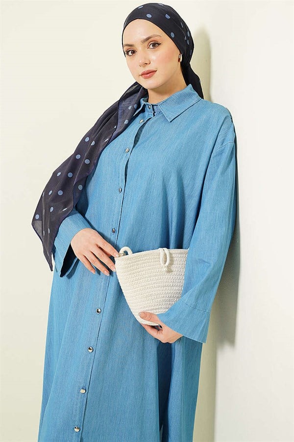 Loose-fitting long denim tunic with metal buttons, denim blue.