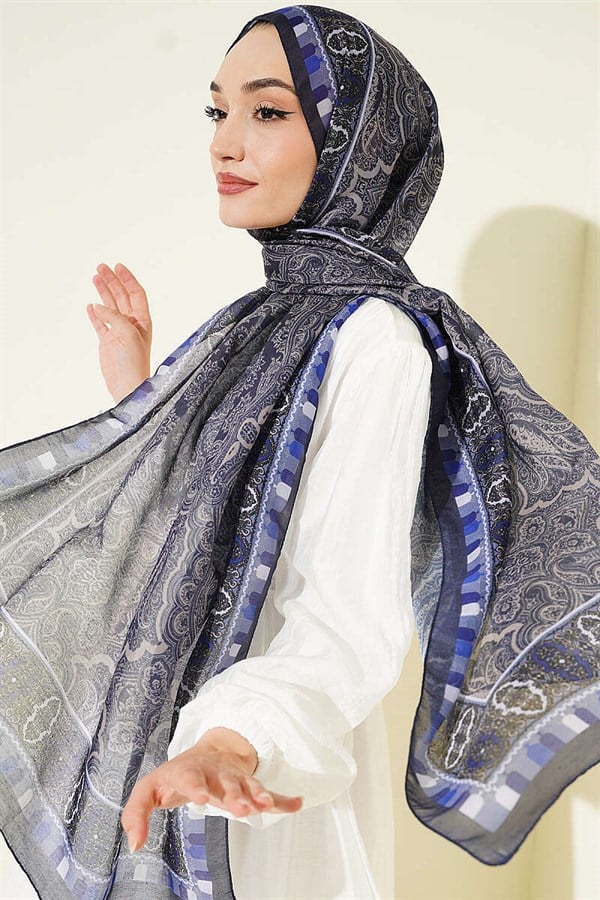 Patterned Soft Shawl in Parliament