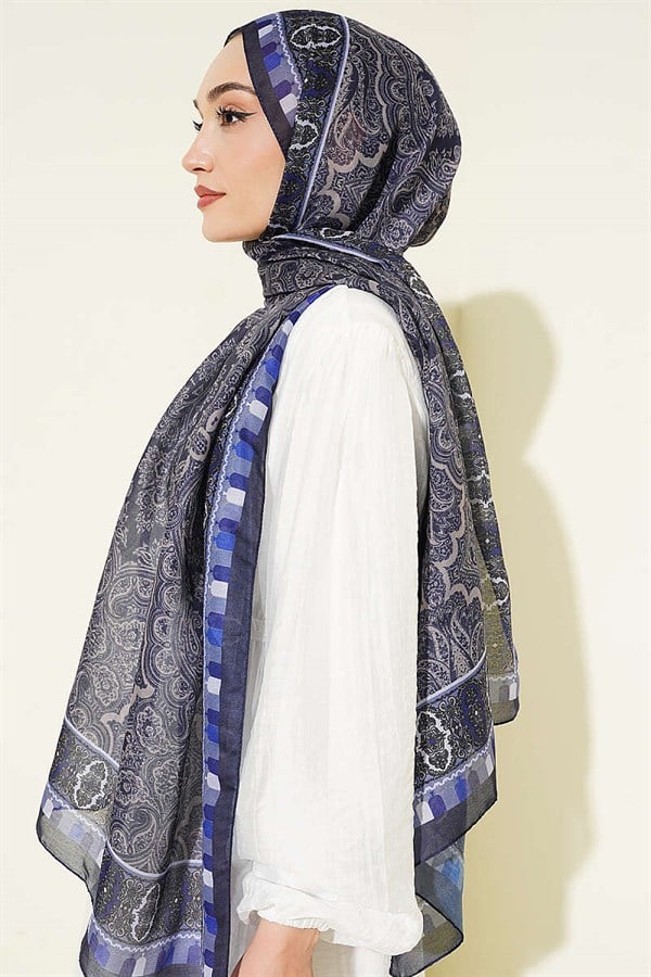 Patterned Soft Shawl in Parliament