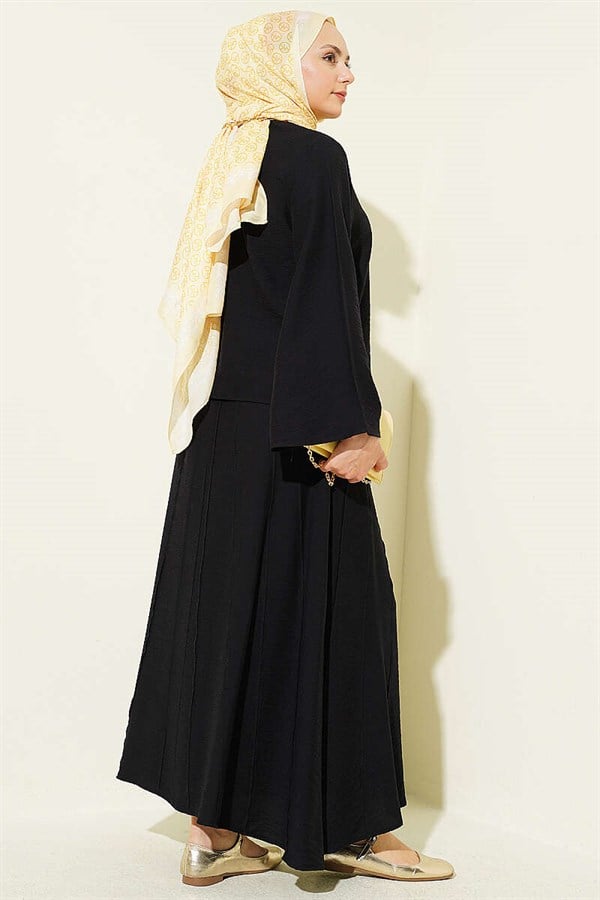 2 Piece Set of blouse and skirt with ribbed detail, black.