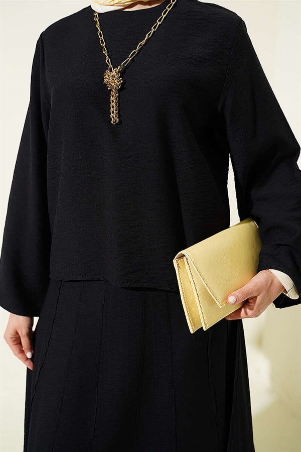 2 Piece Set of blouse and skirt with ribbed detail, black.