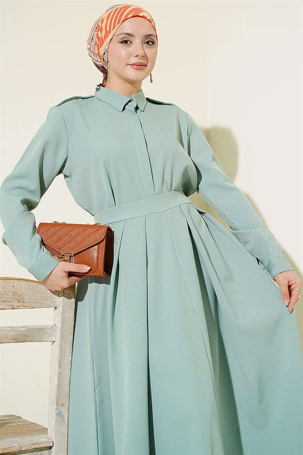 2 Piece Set with pleated skirt and shoulder epaulets, light green.