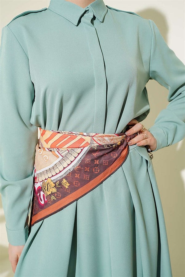 2 Piece Set with pleated skirt and shoulder epaulets, light green.