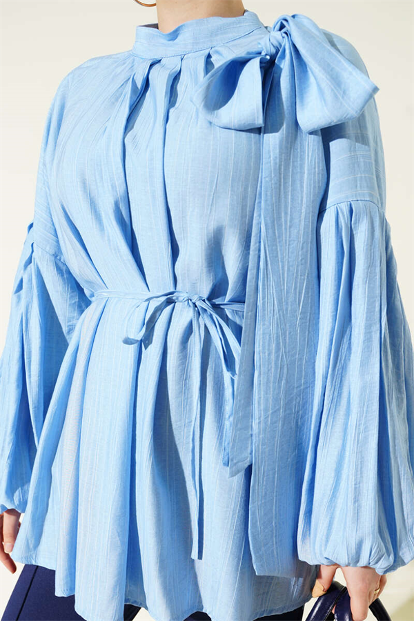 Loose-fitting tunic with shoulder bow, blue.