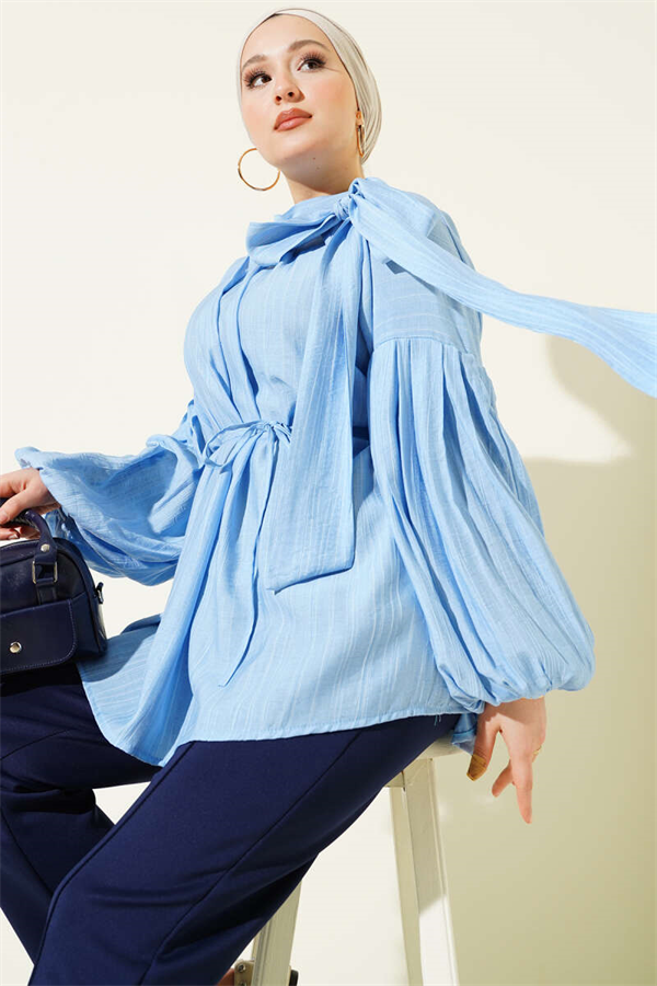 Loose-fitting tunic with shoulder bow, blue.