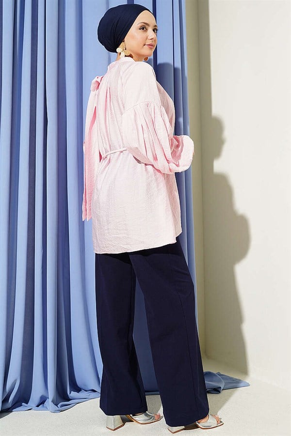 Loose-fitting tunic with shoulder bow, pink.
