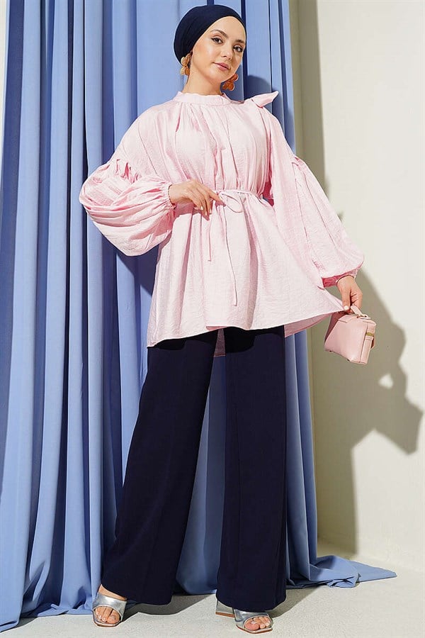 Loose-fitting tunic with shoulder bow, pink.