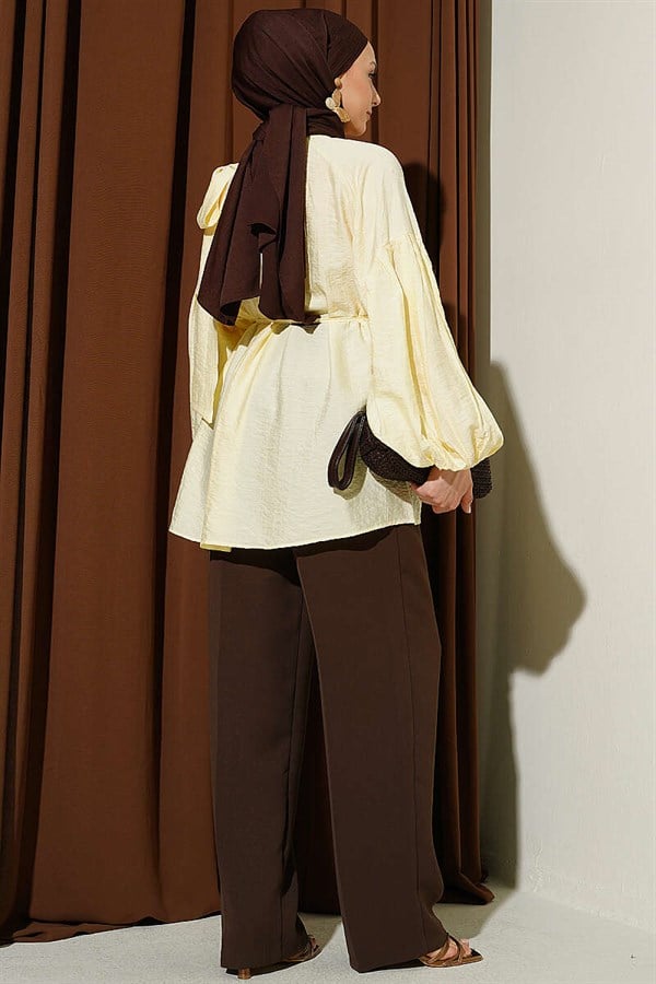 Loose-fitting tunic with shoulder bow, yellow.