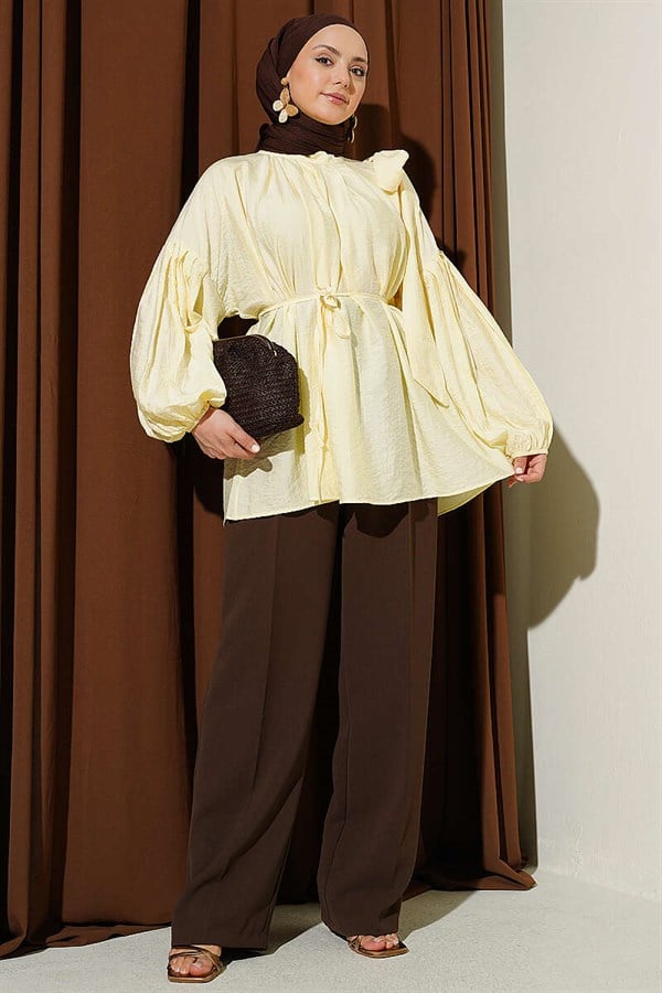 Loose-fitting tunic with shoulder bow, yellow.