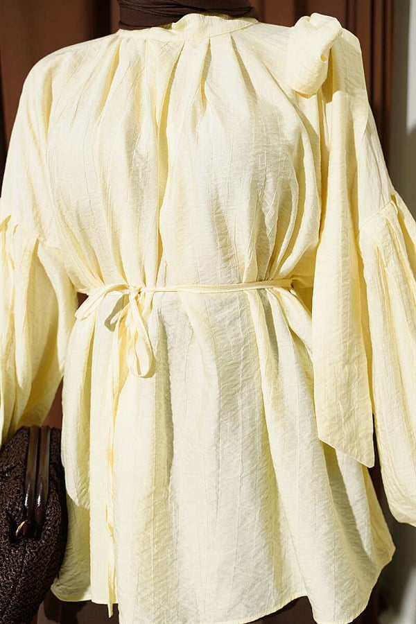 Loose-fitting tunic with shoulder bow, yellow.