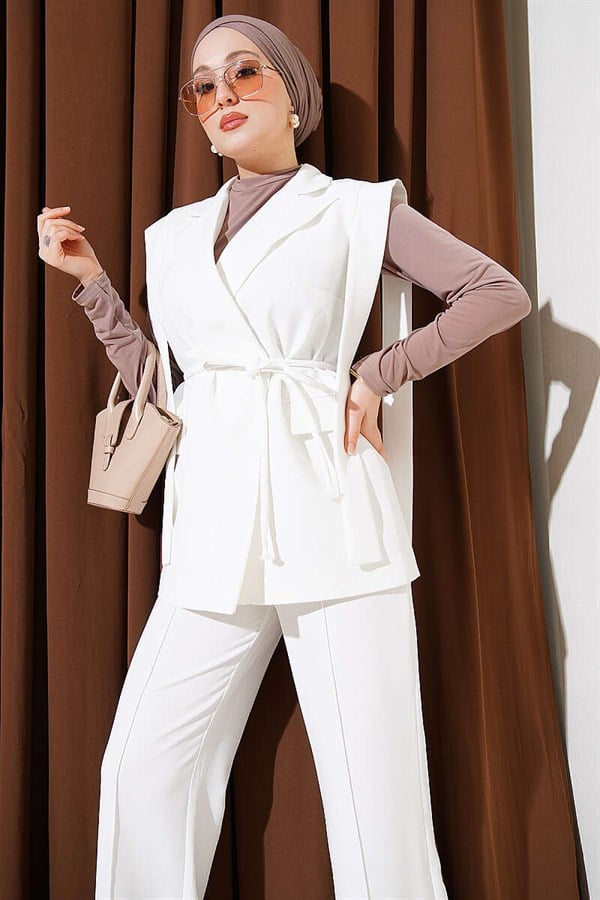2 Piece Set with Shoulder Belt and Vest, White