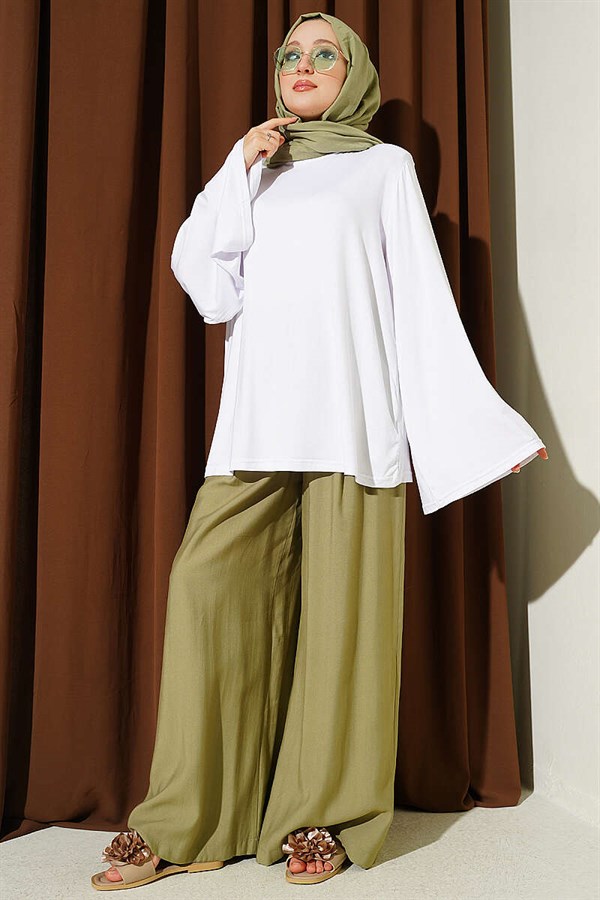 White Tunic with Shoulder Pads and Wide Sleeves