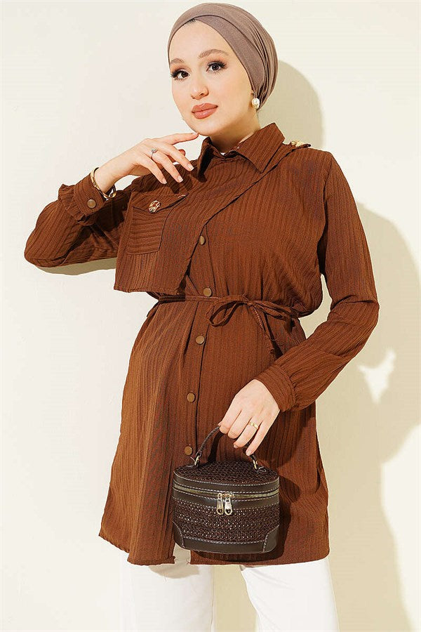 Button-down pocket shirt, brown.