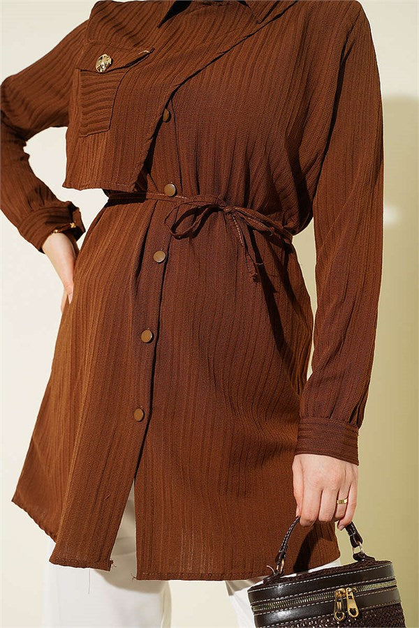 Button-down pocket shirt, brown.