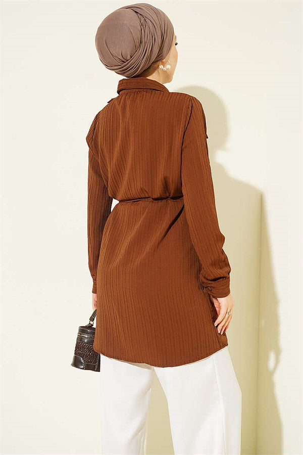 Button-down pocket shirt, brown.