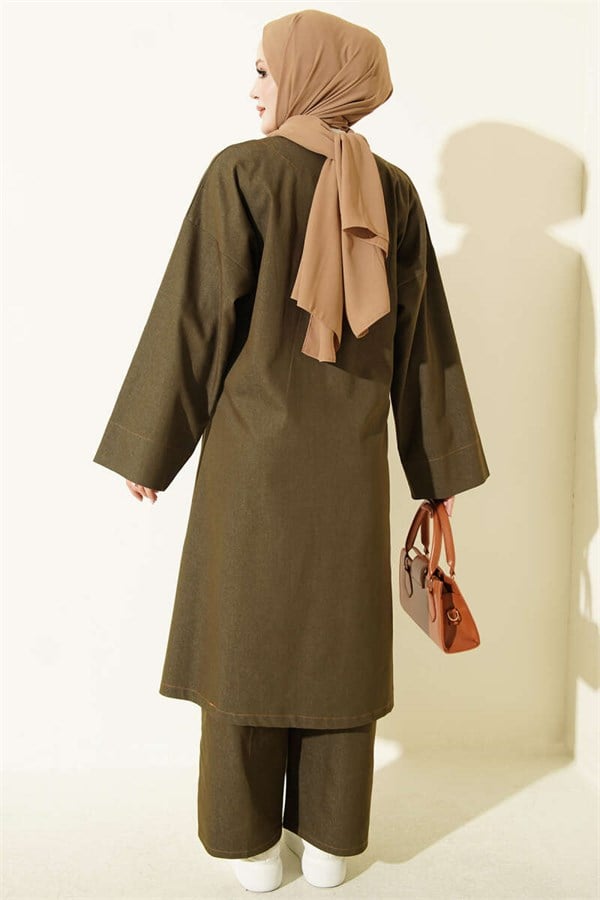 2 Piece Set in khaki with British detail on the front.