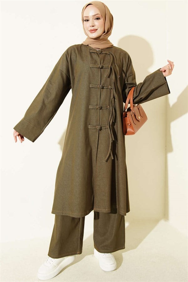 2 Piece Set in khaki with British detail on the front.