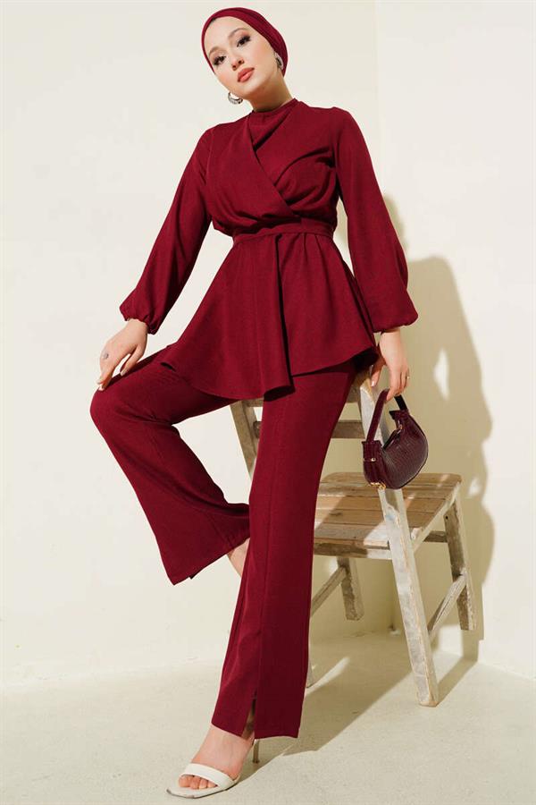 2 Piece Set with crisscross front strap, burgundy.