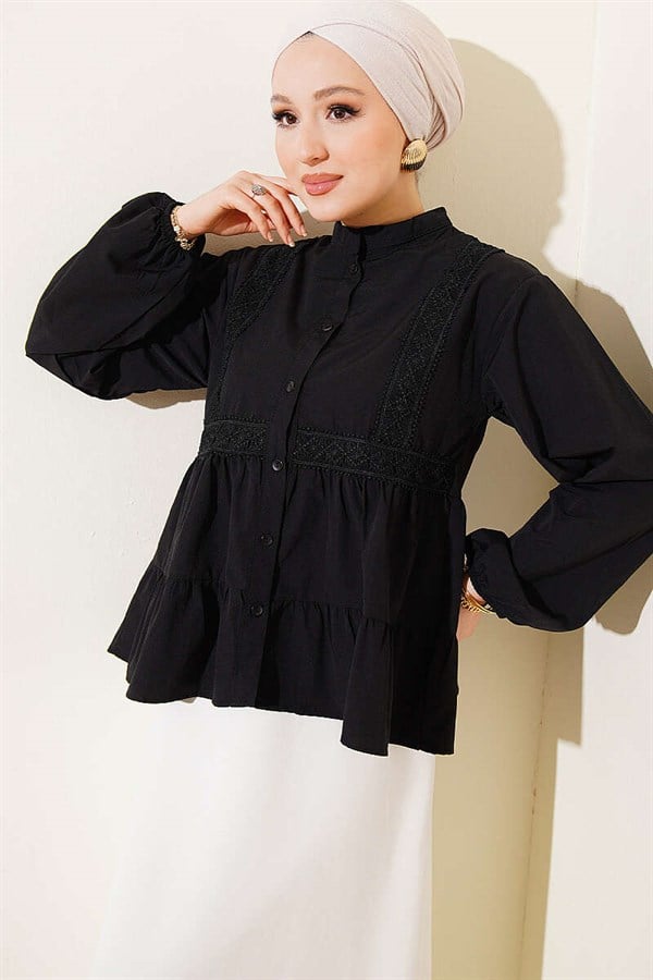 Short Shirt with Lace Trim at the Front, Black
