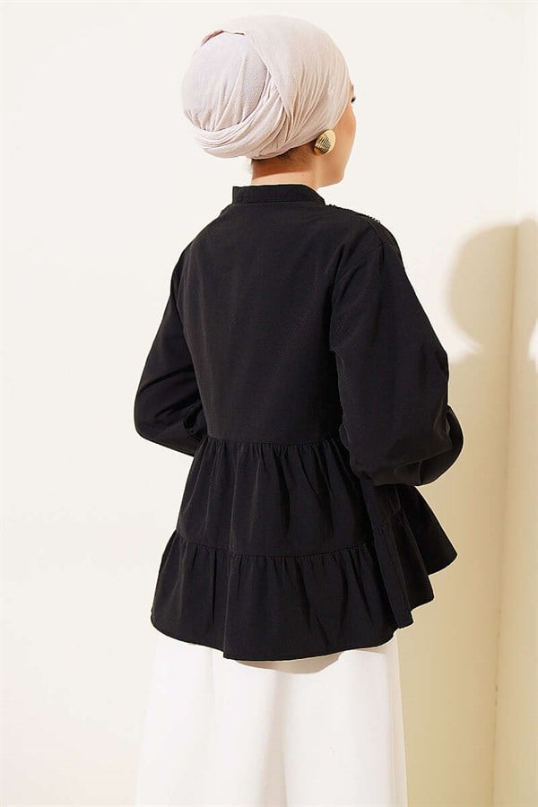 Short Shirt with Lace Trim at the Front, Black