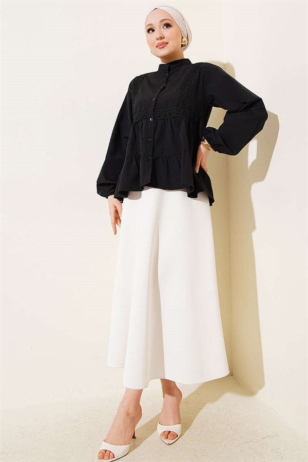 Short Shirt with Lace Trim at the Front, Black