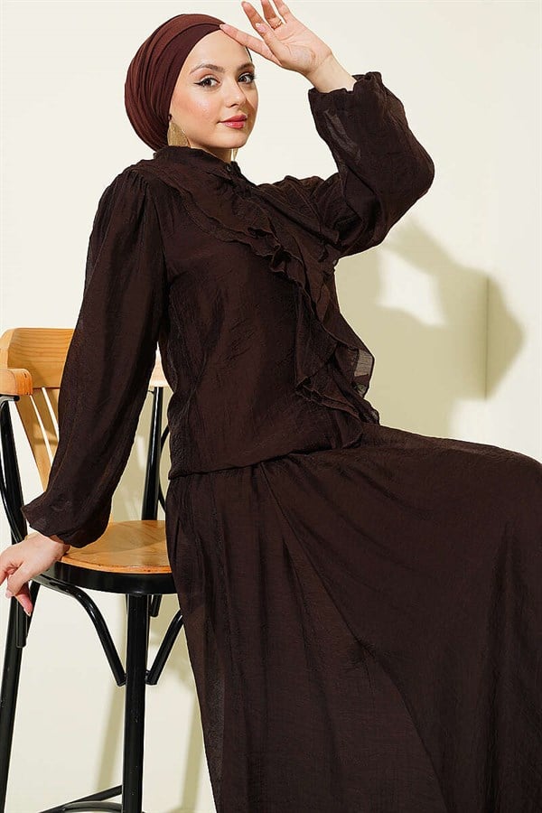 2 Piece Set: blouse and skirt with ruffled front, coffee color.