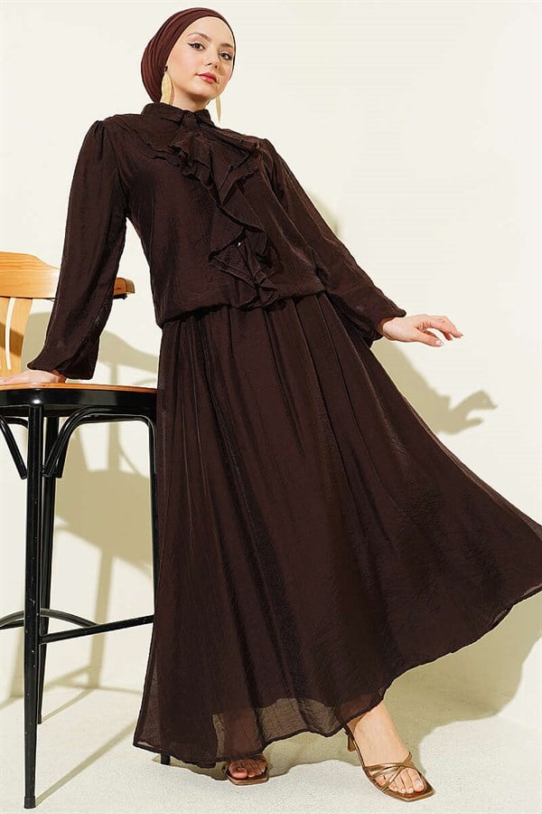 2 Piece Set: blouse and skirt with ruffled front, coffee color.