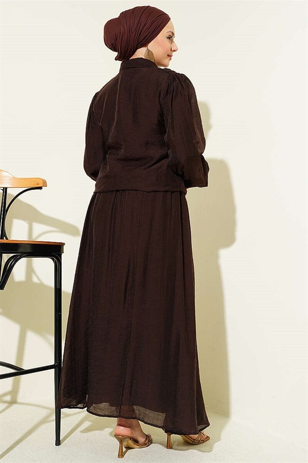 2 Piece Set: blouse and skirt with ruffled front, coffee color.