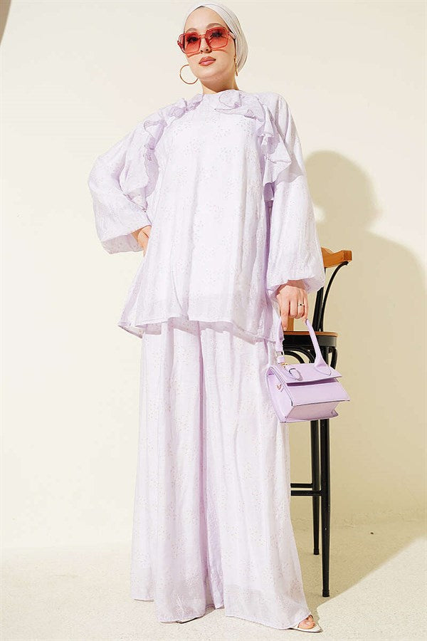 Loose-fitting 2 Piece Set with ruffled front design, lilac.