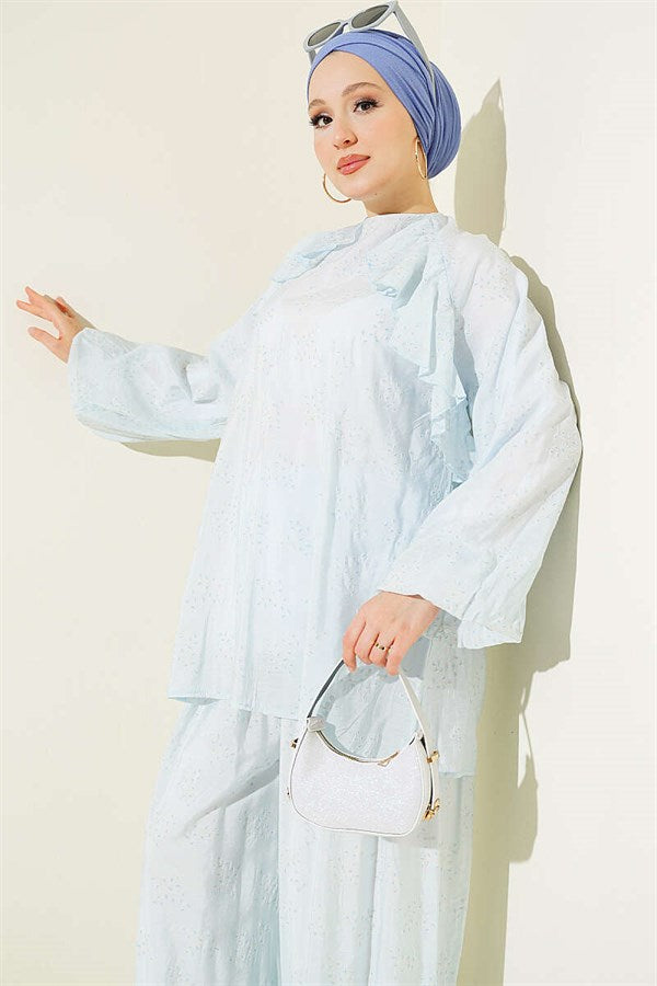 Loose-fitting 2 Piece Set with ruffled front design, blue.
