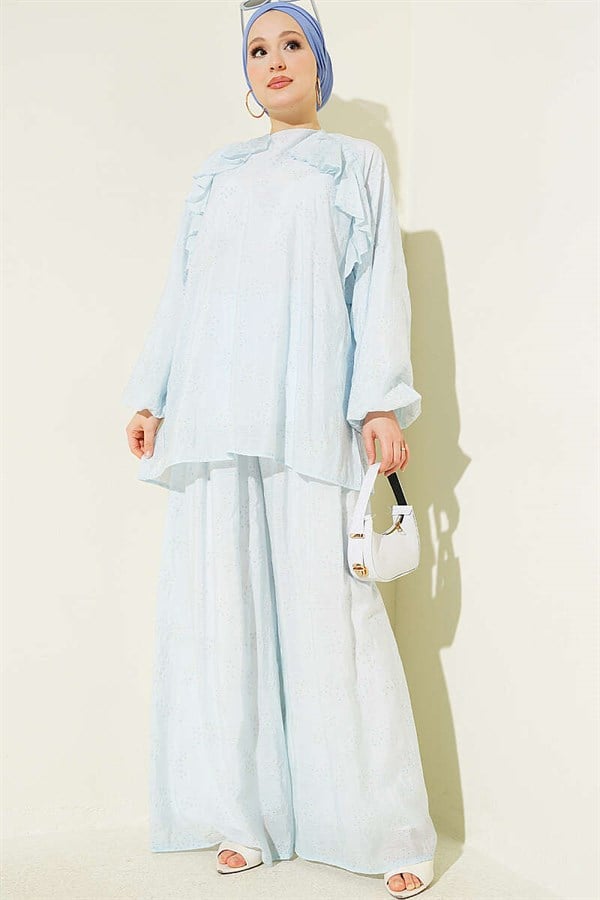 Loose-fitting 2 Piece Set with ruffled front design, blue.