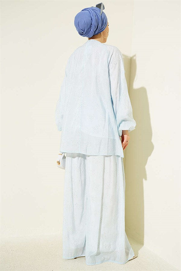 Loose-fitting 2 Piece Set with ruffled front design, blue.