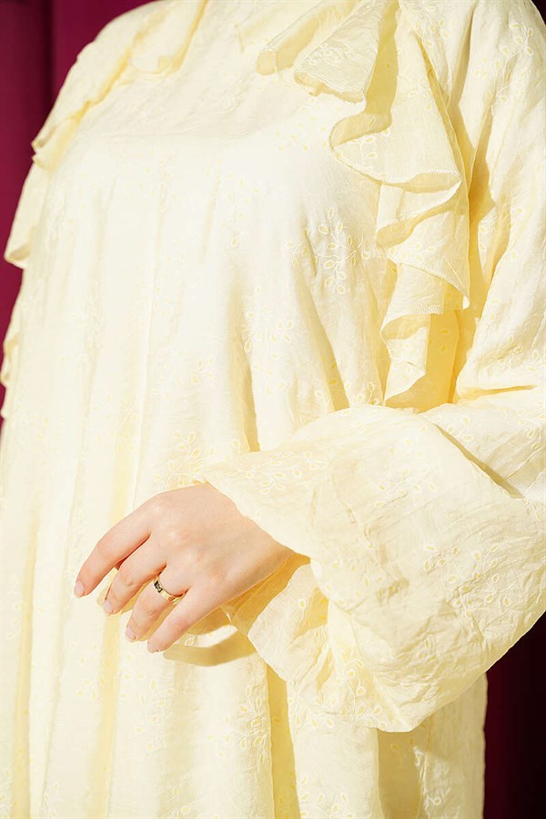 Loose-fitting 2 Piece Set with ruffled front design, yellow.