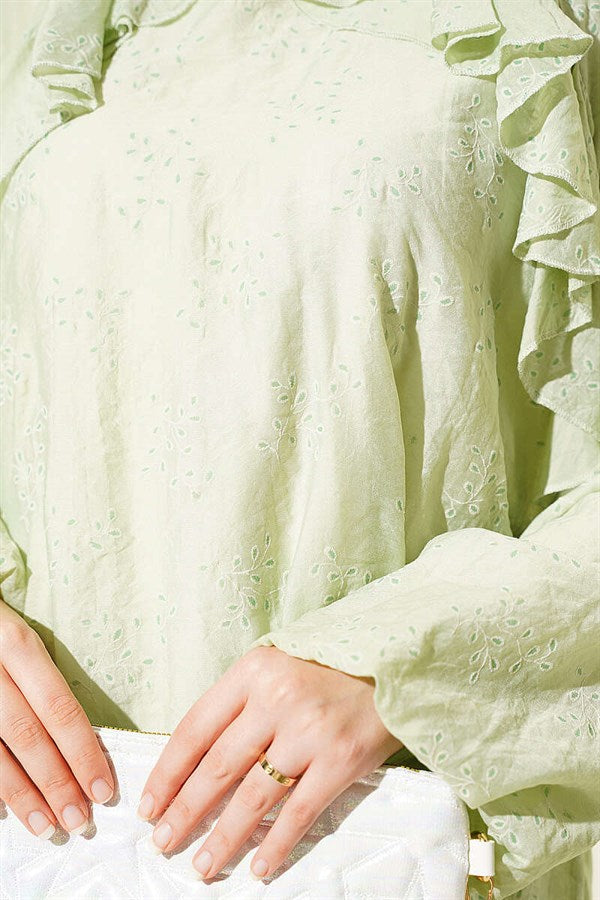 Loose-fitting 2 Piece Set with ruffled front design, green.
