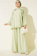 Loose-fitting 2 Piece Set with ruffled front design, green.