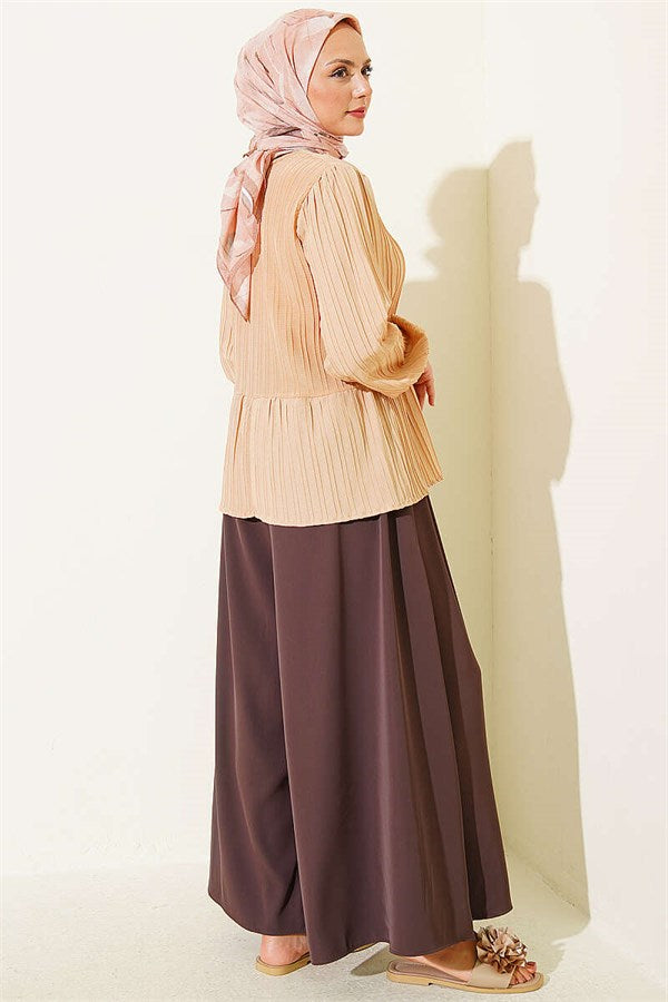Button-down shirt with bow detail at the front, beige.