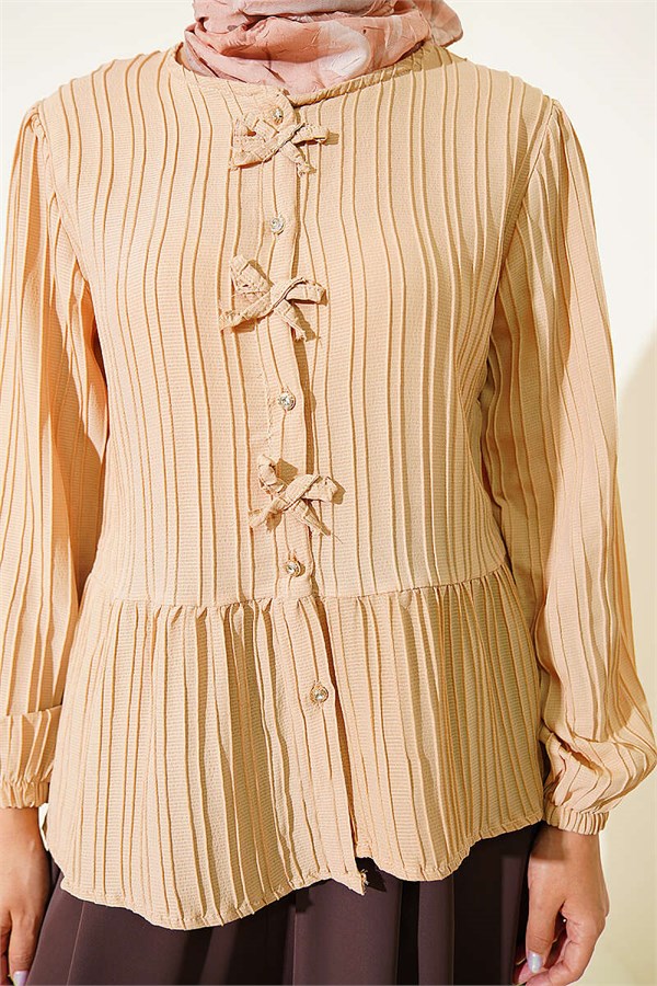 Button-down shirt with bow detail at the front, beige.