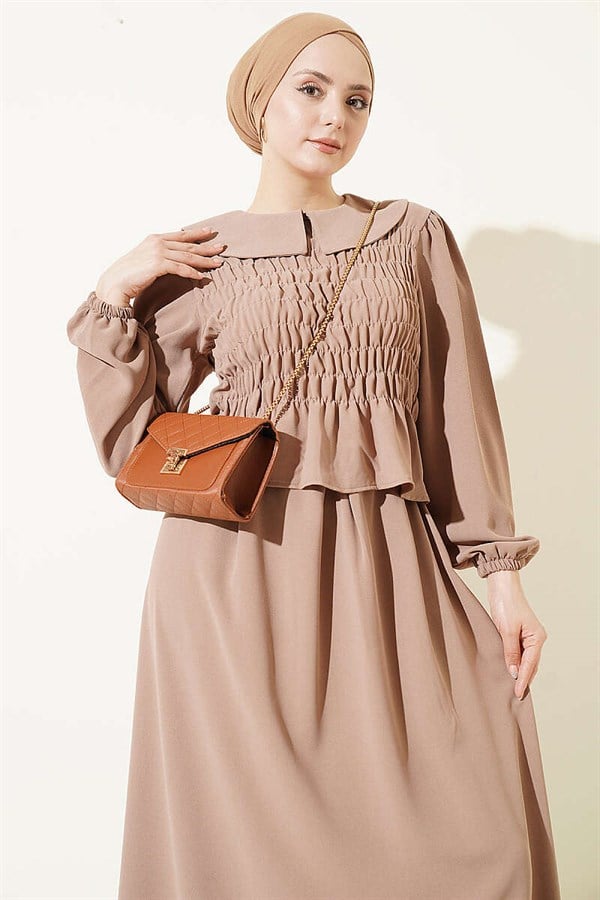 2 Piece Set with front-trimmed skirt, sand beige.