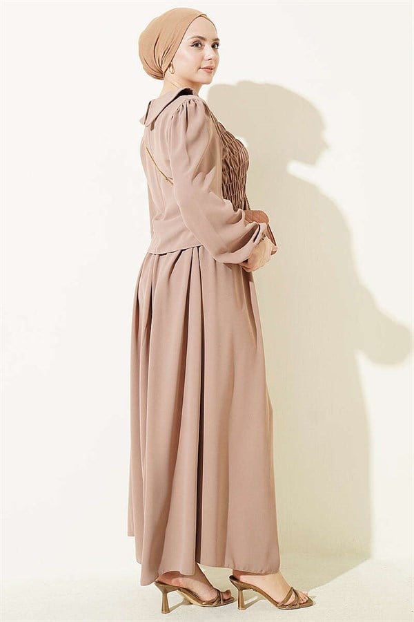 2 Piece Set with front-trimmed skirt, sand beige.