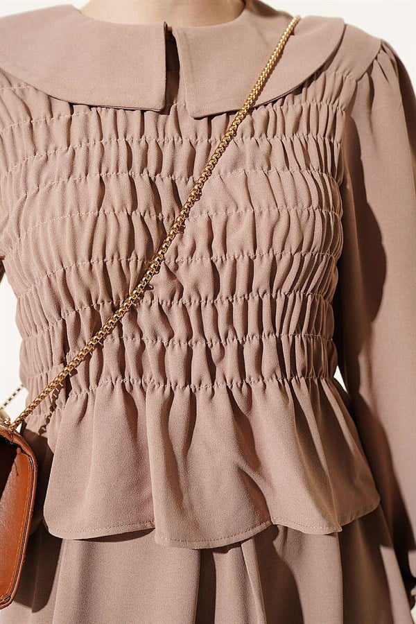 2 Piece Set with front-trimmed skirt, sand beige.