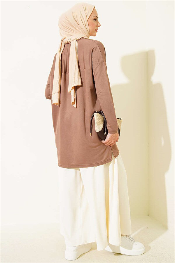 Tunic Latte with Daisy Emblem on Front