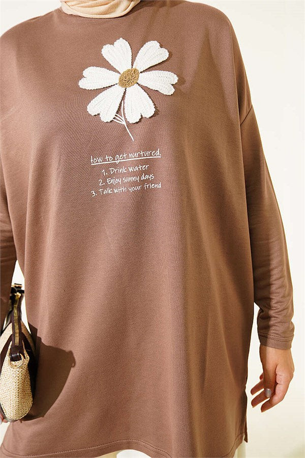 Tunic Latte with Daisy Emblem on Front