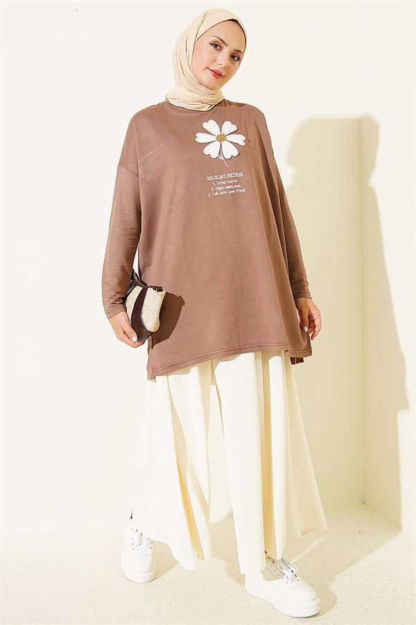 Tunic Latte with Daisy Emblem on Front