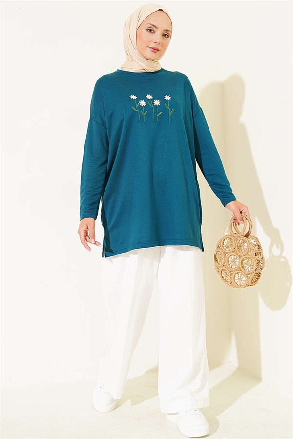 Tunic with Daisy Embroidery on the Front (Petar)