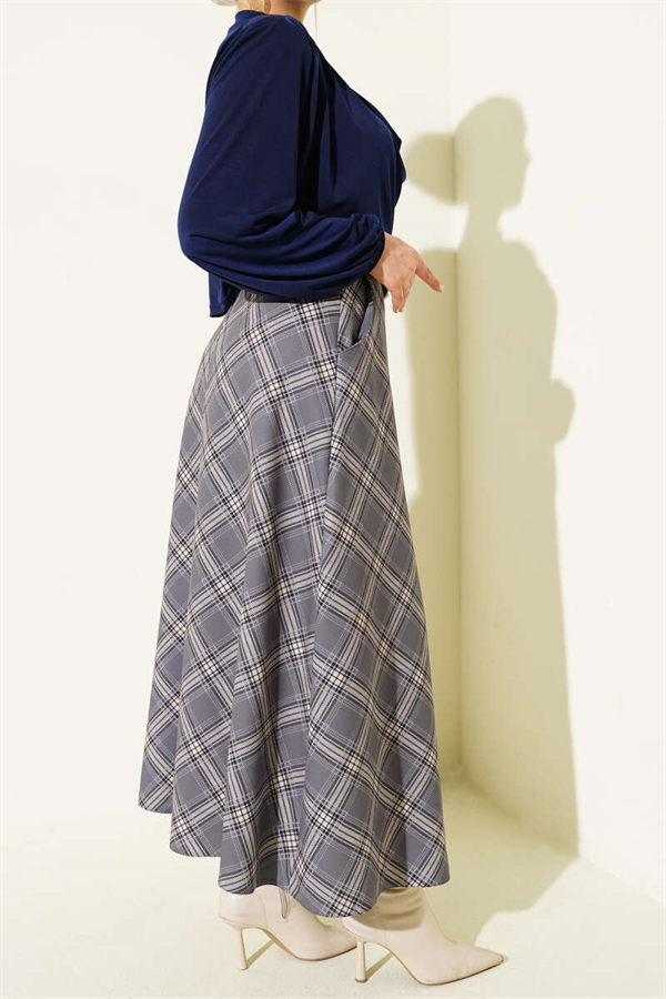 Oval Plaid Skirt with Belt Buckle, Grey