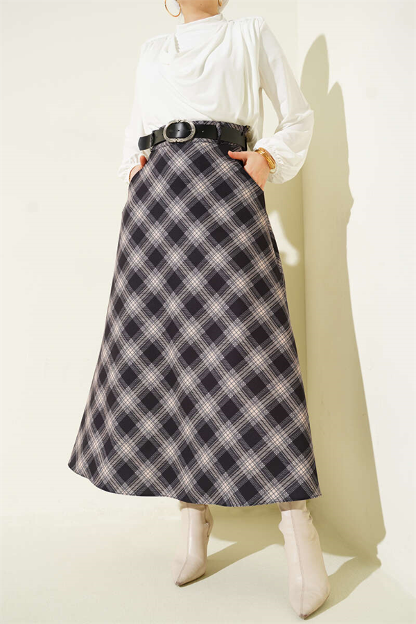 Oval Plaid Skirt with Belt Buckle, Black