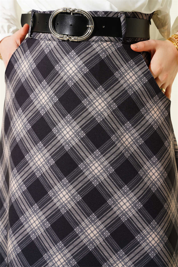 Oval Plaid Skirt with Belt Buckle, Black