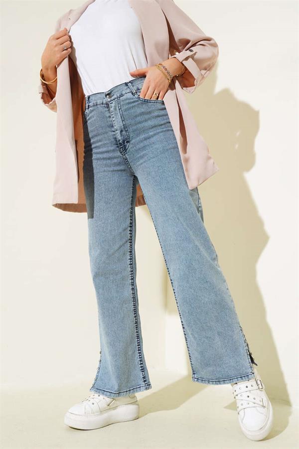 Stoned Jeans on the Side of the Leg Ice Blue