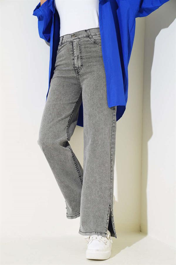 Stoned Jeans on the Side of the Leg Smoke Color