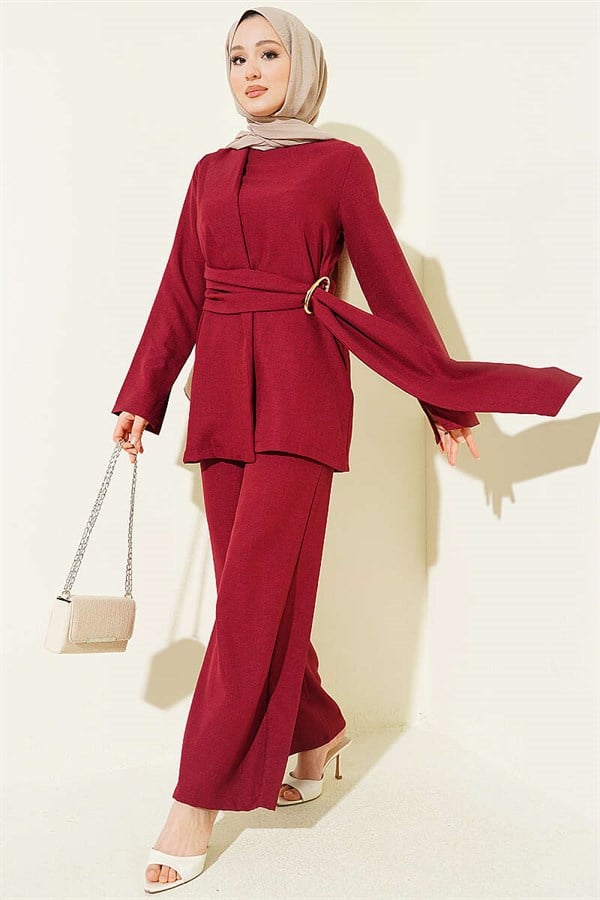 Detailed 2 Piece Set in Burgundy with Gold Buckle